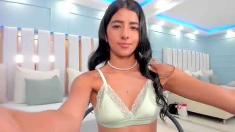 Snapshot of evaa_rose_ chatting on October 17, 2025, 9:17 pm Eva online show from October 17, 2025, 9:17 pm