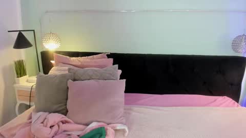 Snapshot of evaa_stevens chatting on September 12, 2025, 12:16 pm julieth online show from September 12, 2025, 12:16 pm