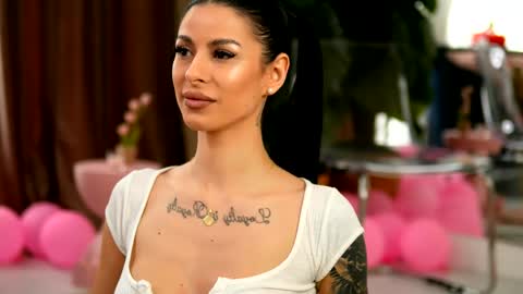 Eva  online show from April 5, 2026, 9:06 am