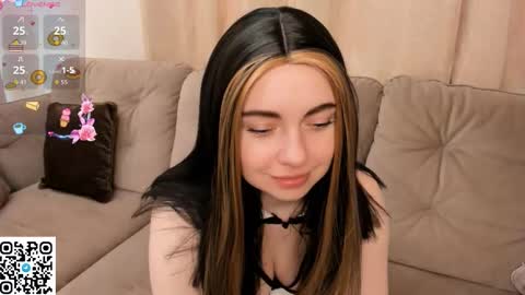 Snapshot of evablimey chatting on October 26, 2025, 5:35 am Eva online show from October 26, 2025, 5:35 am