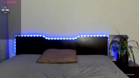 Eva online show from October 1, 2025, 12:44 pm