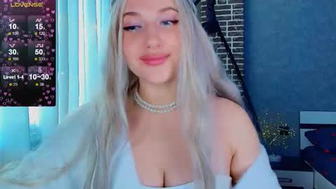 Eva  online show from November 1, 2025, 7:43 am