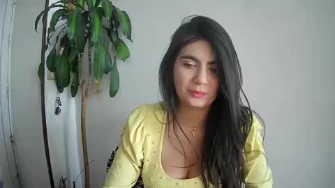 evacollins12 online show from January 7, 2025, 4:05 pm