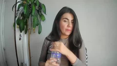 evacollins12 online show from January 7, 2025, 8:31 pm