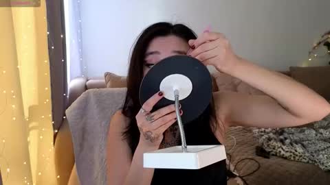 Eva online show from November 25, 2025, 7:08 am