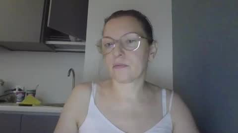 evaglad online show from September 21, 2025, 4:03 am