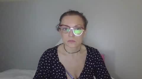 evaglad online show from October 14, 2025, 11:44 am