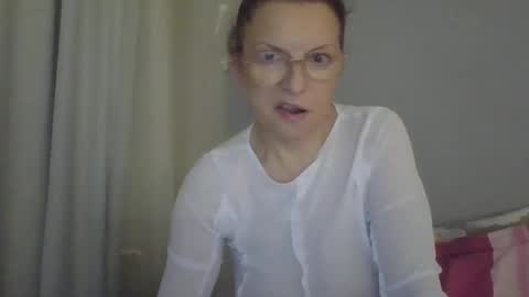 evaglad online show from November 24, 2025, 2:22 am