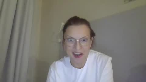 evaglad online show from November 27, 2025, 6:21 pm