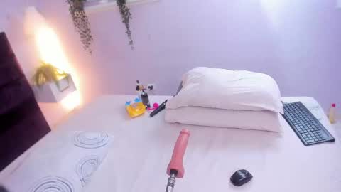 evahalston online show from September 10, 2025, 12:10 am