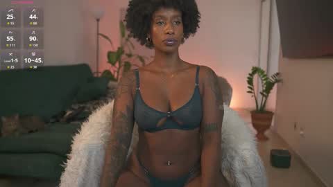 evajacksss_ online show from April 14, 2026, 7:09 pm