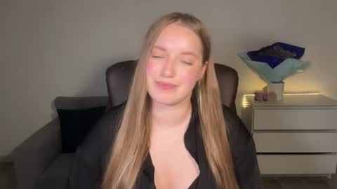 Snapshot of evajuly chatting on June 19, 2026, 8:34 pm Eva online show from June 19, 2026, 8:34 pm