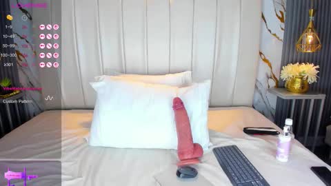 evamillins online show from December 14, 2025, 4:40 am