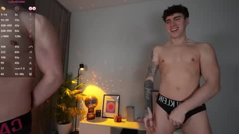 evan_white_ online show from March 1, 2026, 4:09 pm