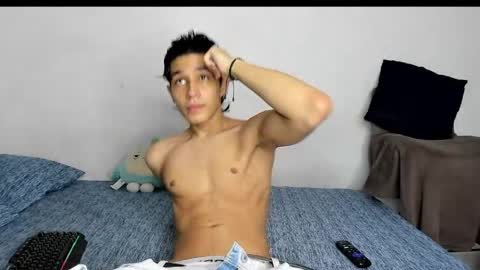 Snapshot of evans_collins24 chatting on April 1, 2026, 11:13 pm Evans collins24 online show from April 1, 2026, 11:13 pm