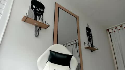 Snapshot of evans_king chatting on November 2, 2025, 1:13 pm Evan online show from November 2, 2025, 1:13 pm