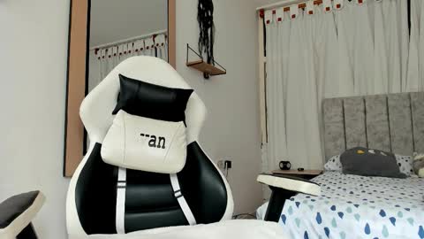 Snapshot of evans_king chatting on November 3, 2025, 2:07 pm Evan online show from November 3, 2025, 2:07 pm