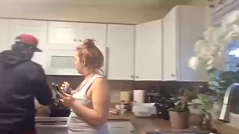 Snapshot of evanschris2048 chatting on October 11, 2025, 12:32 am evanschris2048 online show from October 11, 2025, 12:32 am