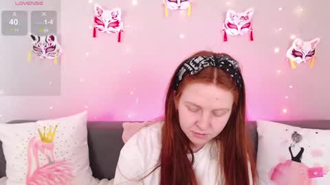 Snapshot of evarey_ chatting on May 27, 2026, 5:04 am Adelina online show from May 27, 2026, 5:04 am