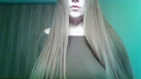 evasapples2026 online show from March 25, 2026, 12:49 am