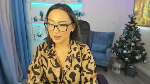 evasarazardje online show from December 5, 2025, 7:32 pm