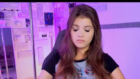 Snapshot of evathopson chatting on September 19, 2025, 6:15 am Eva next stream - - 1600 UTC2000 online show from September 19, 2025, 6:15 am