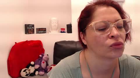 Eva Twiss online show from May 25, 2026, 12:44 pm