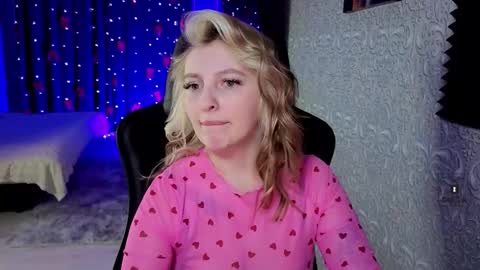 evavibe online show from February 15, 2026, 5:53 pm