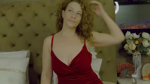 Snapshot of evehamilton chatting on September 29, 2025, 5:51 pm EveHamilton online show from September 29, 2025, 5:51 pm