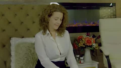 Snapshot of evehamilton chatting on November 14, 2025, 6:50 pm EveHamilton online show from November 14, 2025, 6:50 pm