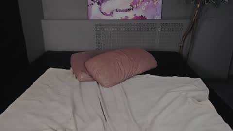 Snapshot of evelibston chatting on December 17, 2024, 3:39 am EveLibston online show from December 17, 2024, 3:39 am