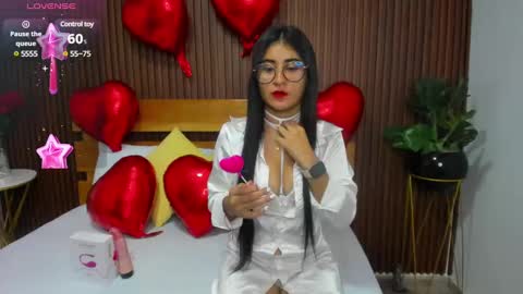 Snapshot of evelin_leroy chatting on February 14, 2025, 12:03 pm BELLA online show from February 14, 2025, 12:03 pm