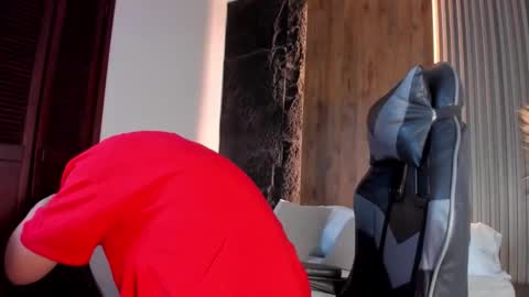 E V E L I N online show from December 2, 2025, 2:06 am