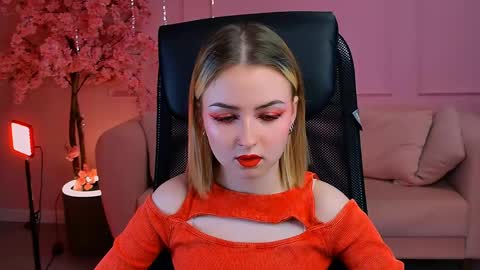 Evelina online show from June 3, 2026, 9:01 am