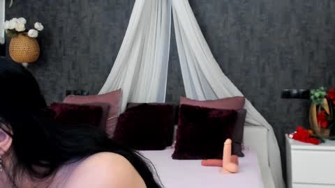 evellynereys online show from February 5, 2025, 4:27 am