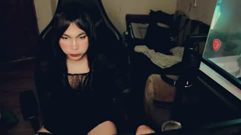 evelyn420521 online show from July 15, 2026, 2:33 pm