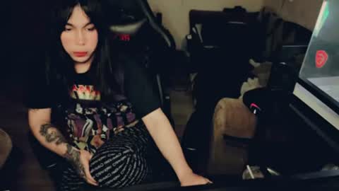evelyn420521 online show from July 16, 2026, 6:52 am