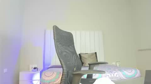 evelyn_jones__ online show from September 9, 2025, 4:12 am