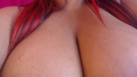 Evelyn Sandoval online show from November 25, 2025, 1:49 am