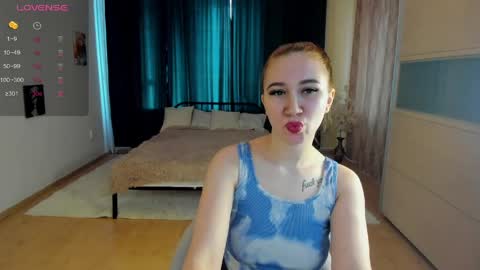 Snapshot of evelyn_smiths chatting on April 15, 2026, 3:35 am Evelyn Smiths online show from April 15, 2026, 3:35 am