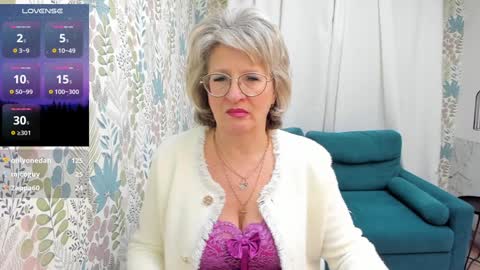 Snapshot of evelynblissful chatting on December 18, 2024, 11:24 am Evelyn online show from December 18, 2024, 11:24 am