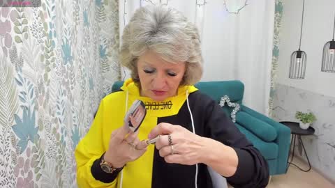 Snapshot of evelynblissful chatting on December 26, 2024, 5:04 am Evelyn online show from December 26, 2024, 5:04 am