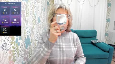 Snapshot of evelynblissful chatting on January 6, 2025, 4:58 am Evelyn online show from January 6, 2025, 4:58 am