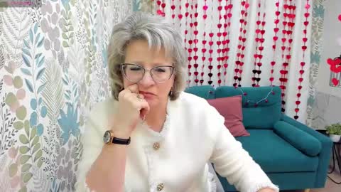 Snapshot of evelynblissful chatting on February 18, 2025, 5:09 am Evelyn online show from February 18, 2025, 5:09 am