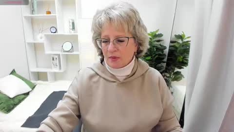 Snapshot of evelynblissful chatting on September 23, 2025, 5:10 am Evelyn online show from September 23, 2025, 5:10 am