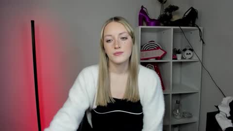 evelynblond online show from March 23, 2026, 1:26 pm