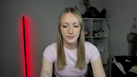 evelynblond online show from April 3, 2026, 12:36 pm