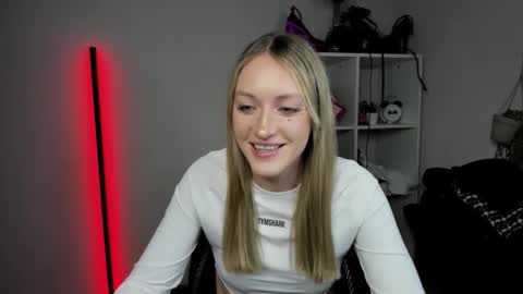 evelynblond online show from April 14, 2026, 3:18 pm