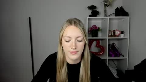 evelynblond online show from July 21, 2026, 12:51 pm