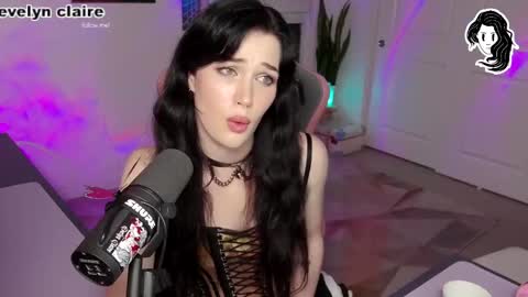 Evelyn Claire online show from March 12, 2025, 7:02 am